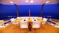 Yacht QUANTUM -  Aft Deck Al Fresco Dining
